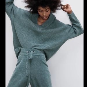ZARA 2piece set Knit joggers and sweater. size S